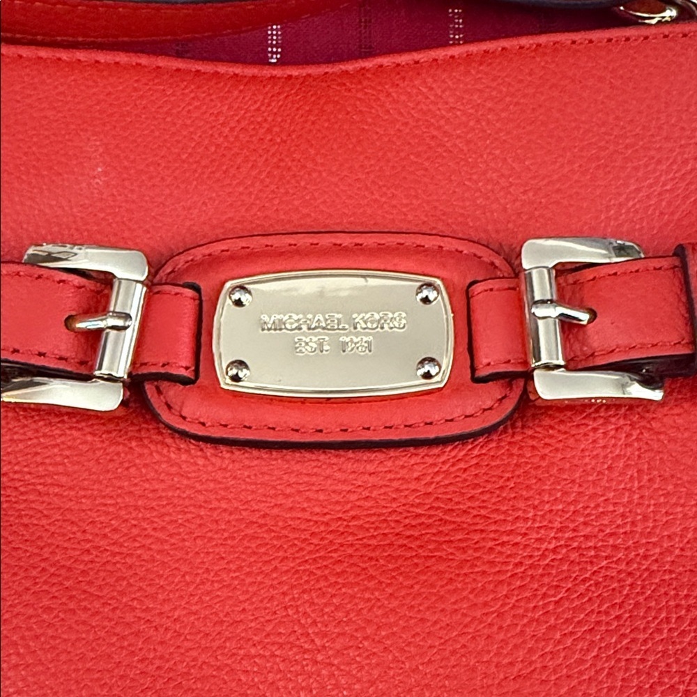 Michael Kors Pebbled Leather crossbody bag EST 1981 Gold hardware. Like New - Picture 2 of 16